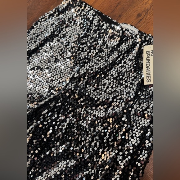 No Boundaries Sparkling Black and Silver Sequin jeans - Picture 7 of 9